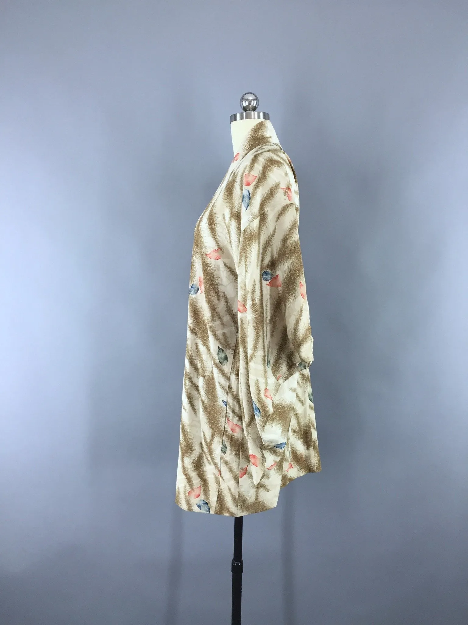 1940s Vintage Haori Silk Kimono Jacket with Ivory Leaves and Ferns Print