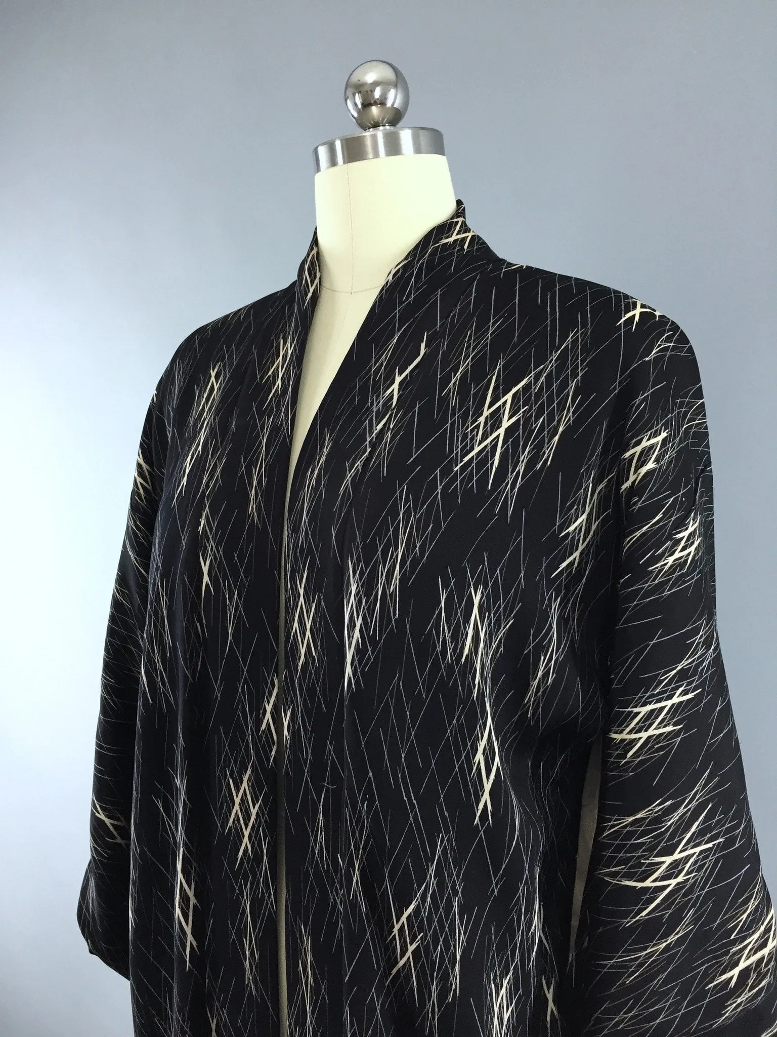 1950s Vintage Silk Kimono Jacket / Silk Haori Kimono Cardigan / Black Abstract