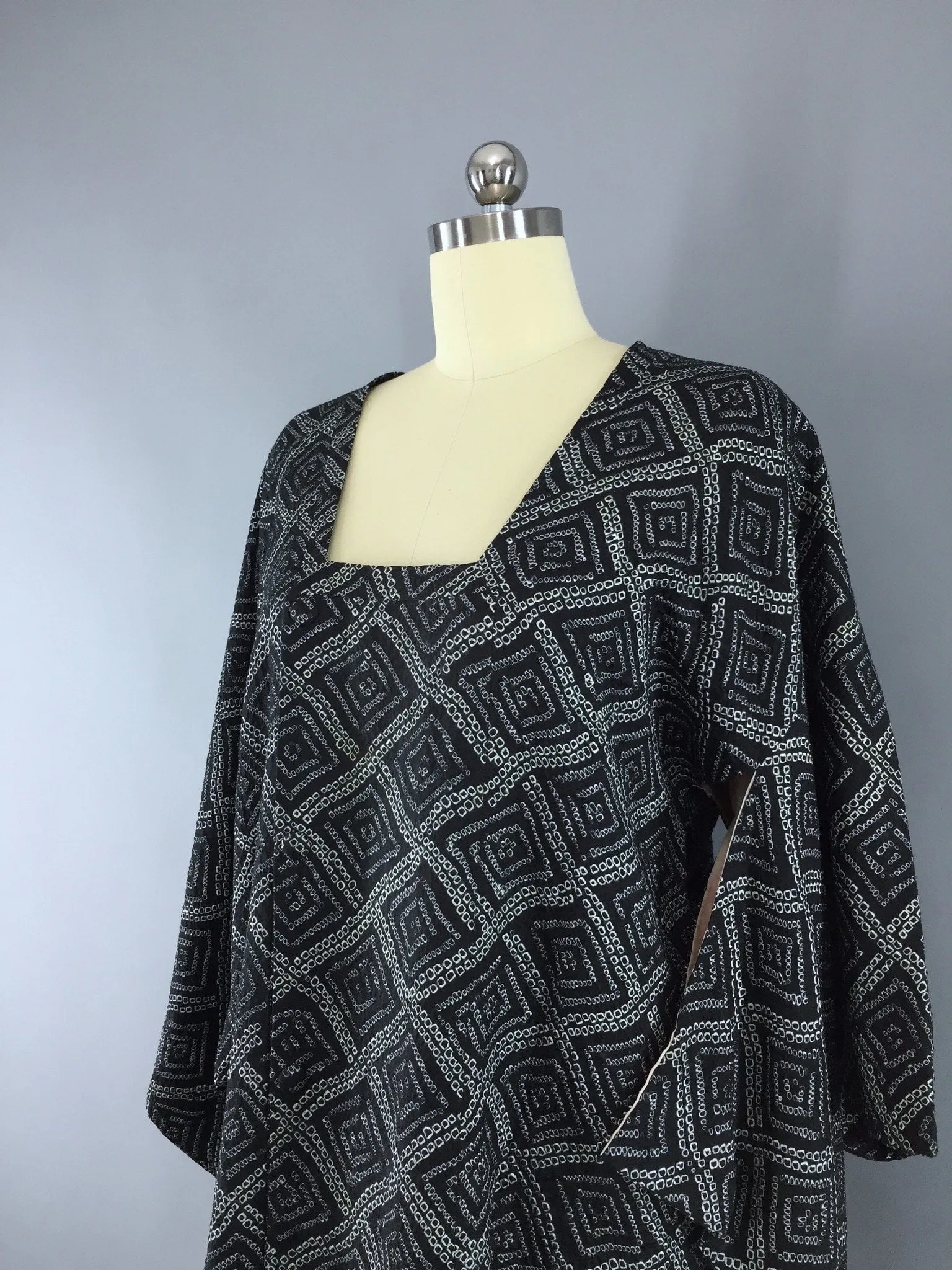 1950s Vintage Silk Michiyuki Kimono Coat Jacket in Black and White Shibori