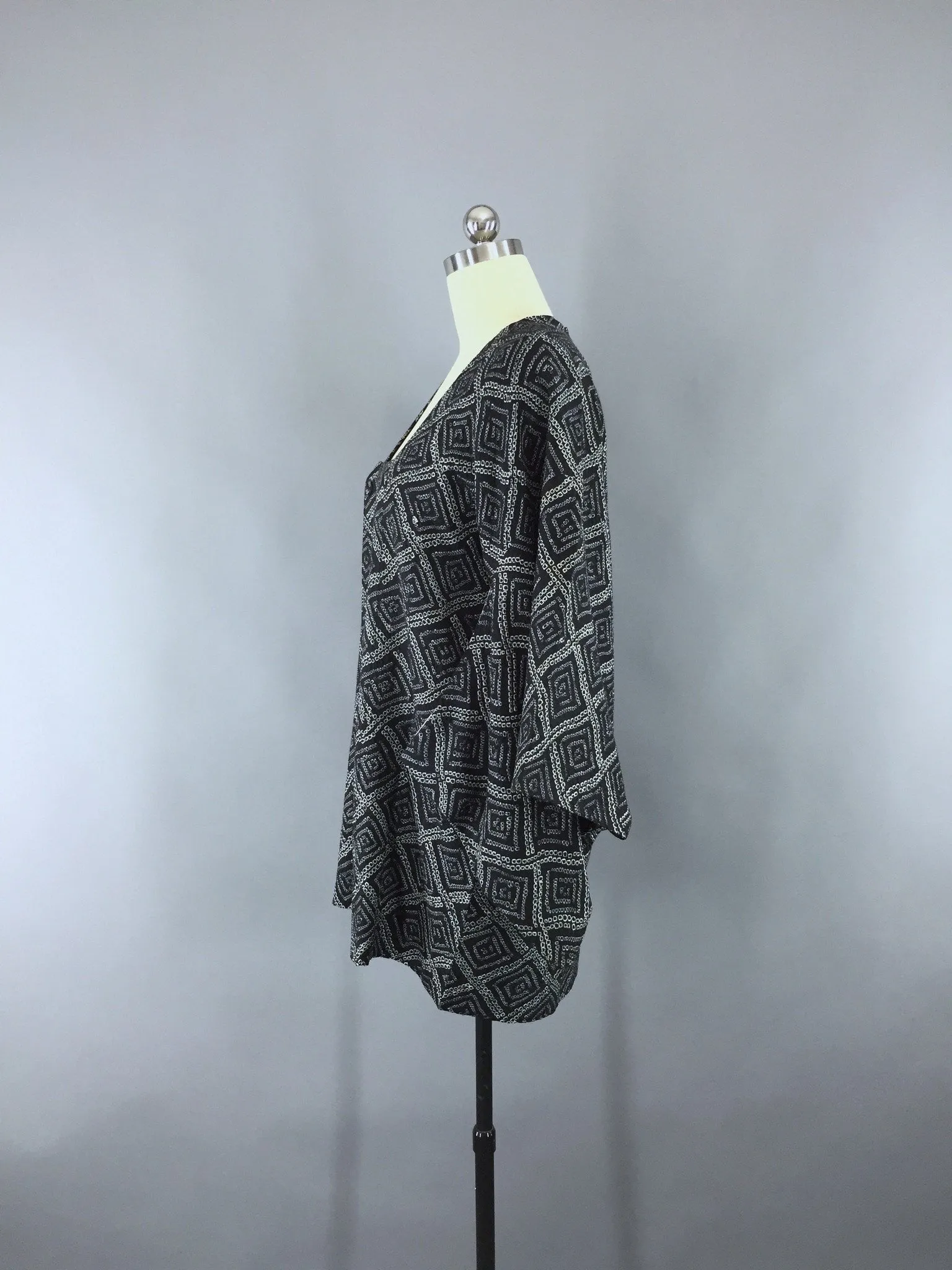 1950s Vintage Silk Michiyuki Kimono Coat Jacket in Black and White Shibori