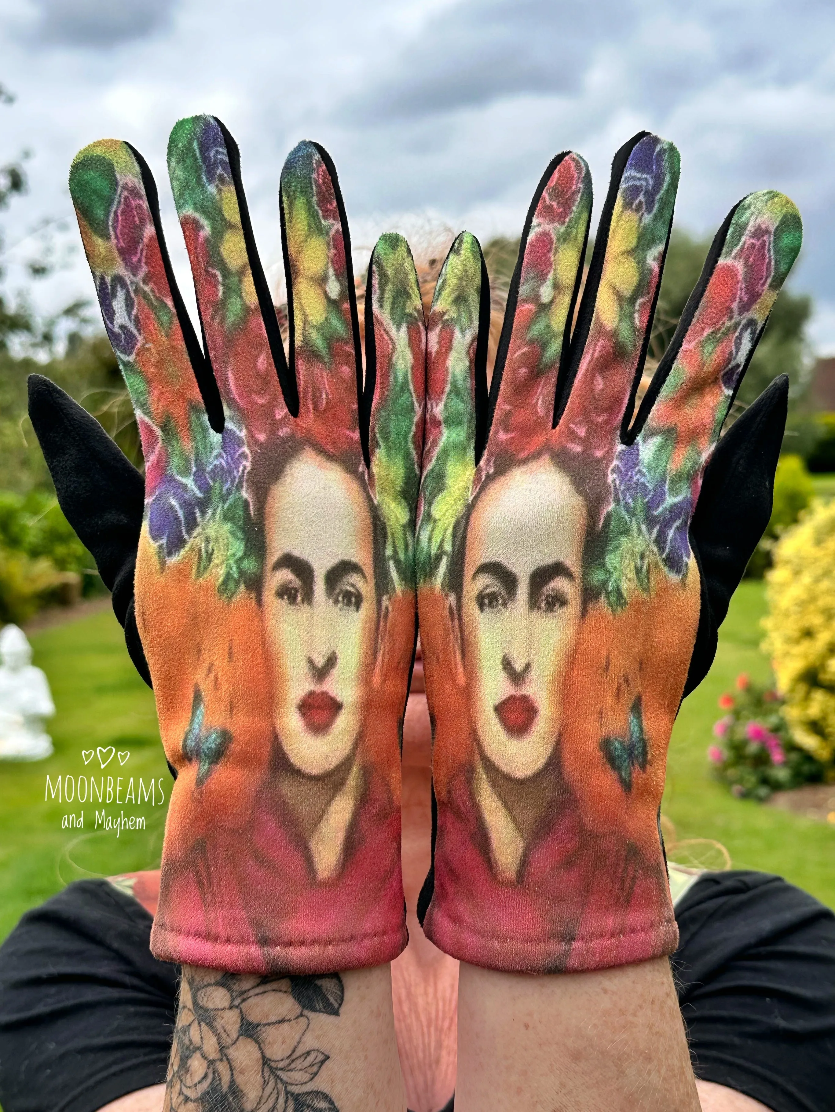 DIVINE FRIDA KAHLO GLOVES